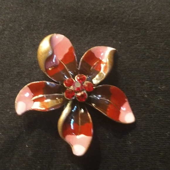 Enamel rhinestone brooch. - Picture 2 of 8